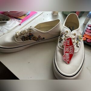 NWT Vans Vr3 Embroidered Floral Marshmallow Mushroom size 10.5 women/9 men